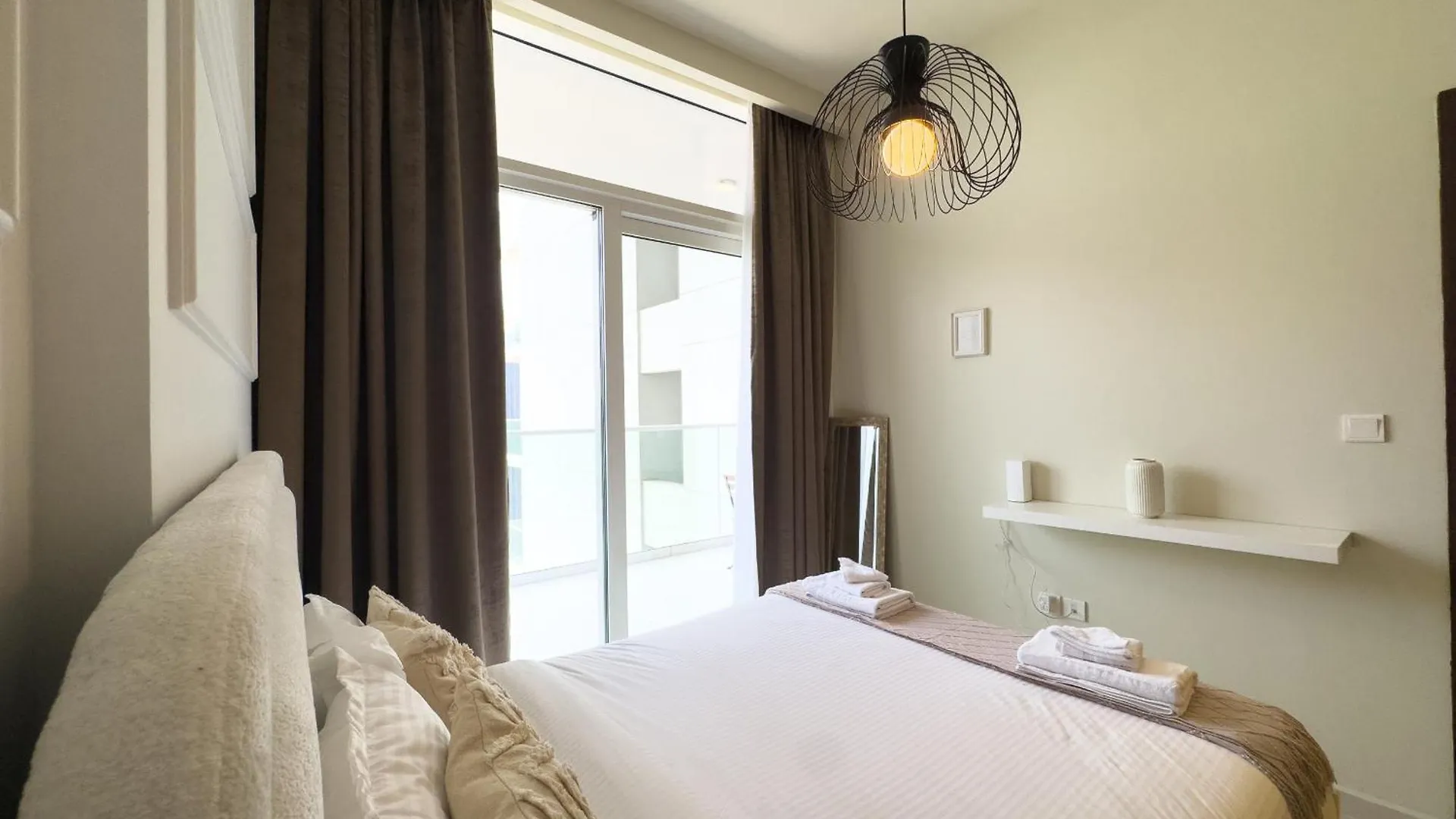Comfy 1Br At Reva Res Business Bay 1701 Lägenhet Dubai